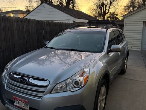 Used 2014 Subaru Outback 2.5i Limited image 1