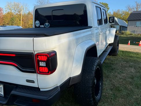 Used 2021 Jeep Gladiator Overland w/ Popular Equipment Package image 8