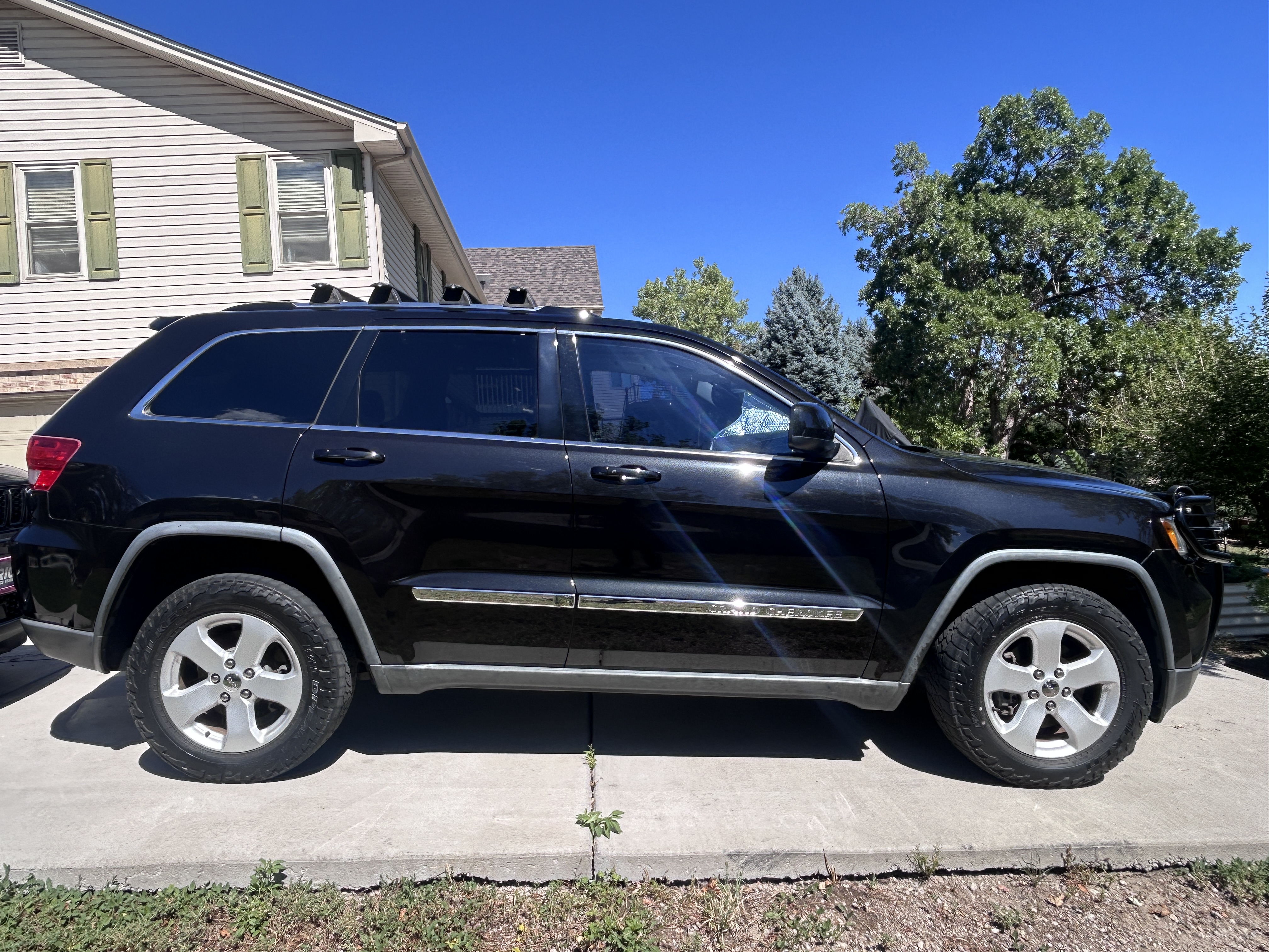 Used 2012 Jeep Grand Cherokee Laredo AWD/4WD image 9