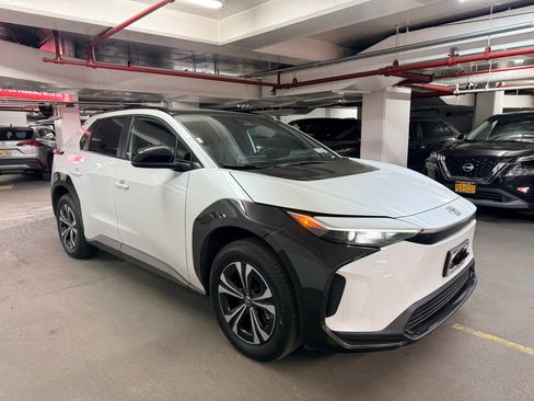 Used 2025 Toyota bZ4X FWD image 6