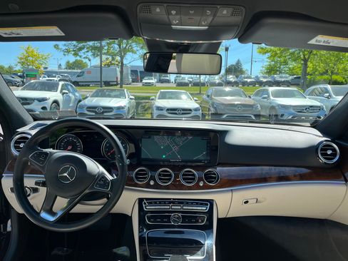 Used 2018 Mercedes-Benz E 300 4MATIC image 18
