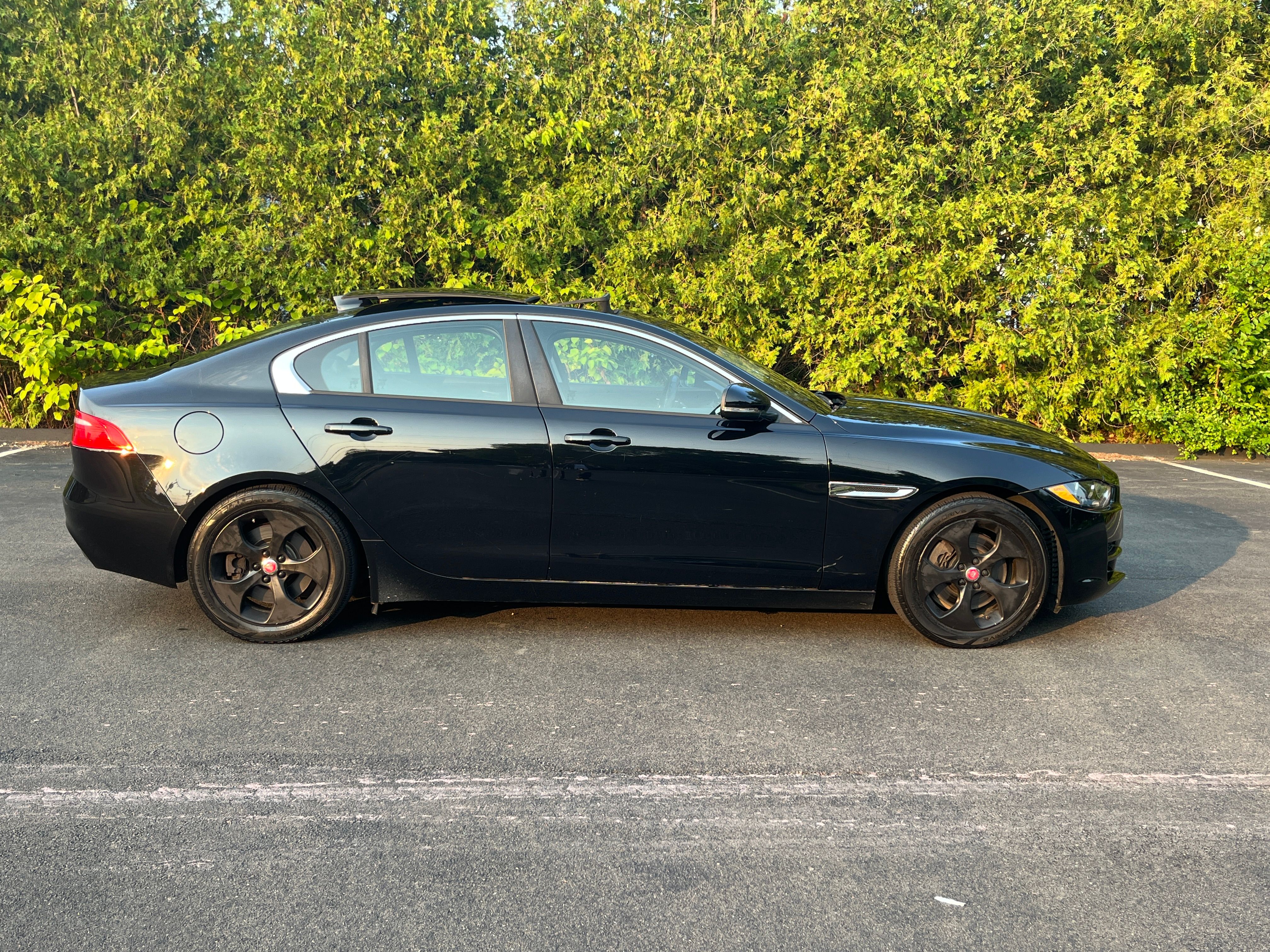 Used 2018 Jaguar XE RWD image 2