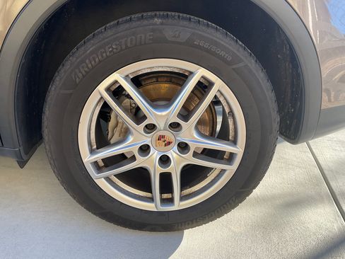 Used 2014 Porsche Cayenne S image 13