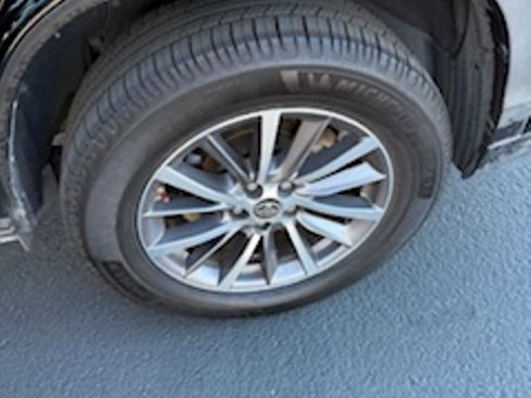 Used 2019 Toyota Highlander XLE image 26