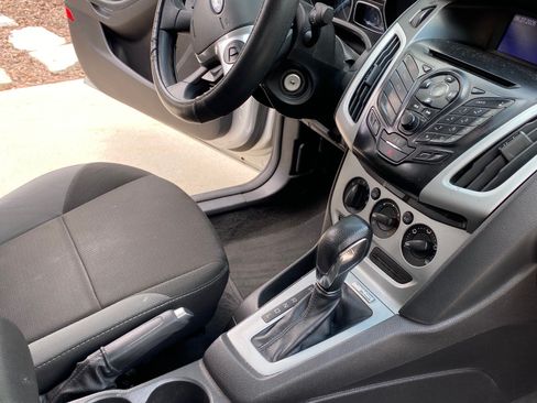 Used 2013 Ford Focus SE FWD image 6