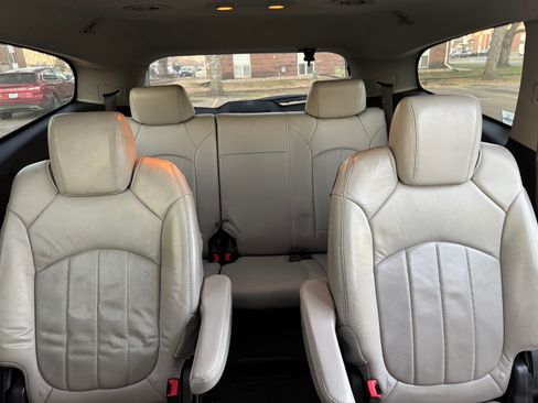 Used 2010 Chevrolet Traverse LTZ image 11