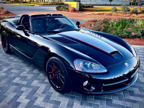 Used 2004 Dodge Viper SRT-10 RWD image 1