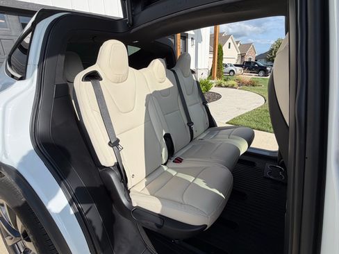 Used 2022 Tesla Model X AWD/4WD image 17