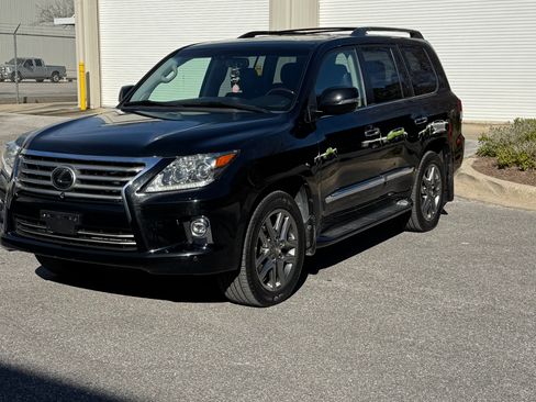 Used 2015 Lexus LX 570 4WD image 2