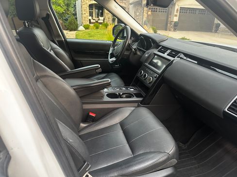 Used 2019 Land Rover Discovery SE AWD/4WD image 11