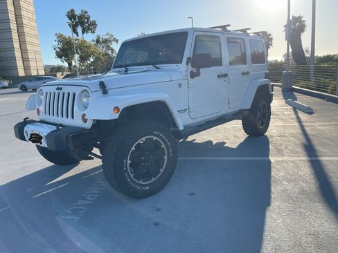 Used 2012 Jeep Wrangler Unlimited Sahara image 9