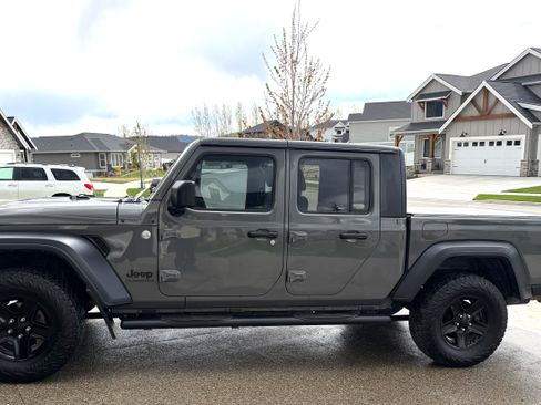 Used 2020 Jeep Gladiator Sport w/ Quick Order Package 24S AWD/4WD image 2