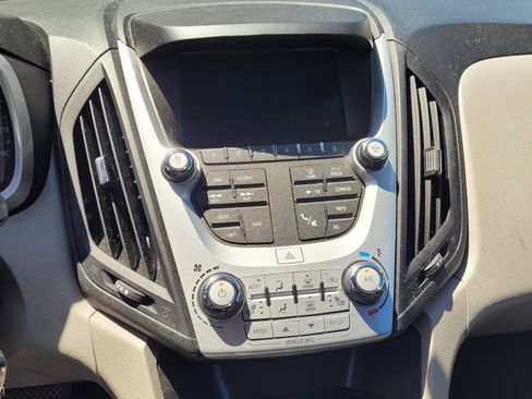 Used 2016 Chevrolet Equinox LTZ w/ Enhanced Convenience Package FWD image 9