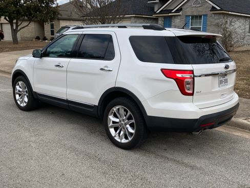 Used 2014 Ford Explorer XLT w/ Equipment Group 202A image 4