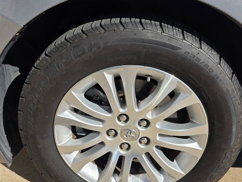 Used 2015 Toyota Sienna XLE Premium image 7