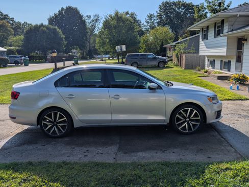 Used 2013 Volkswagen Jetta GLI Autobahn image 9