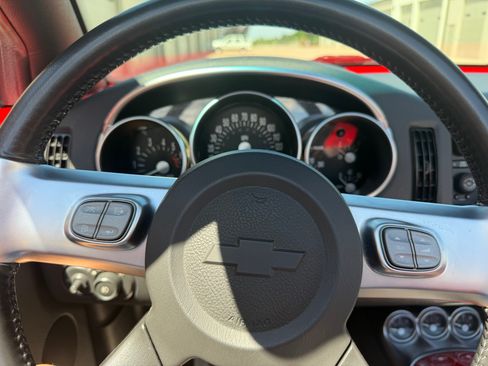 Used 2004 Chevrolet SSR w/ Preferred Equipment Group RWD image 5