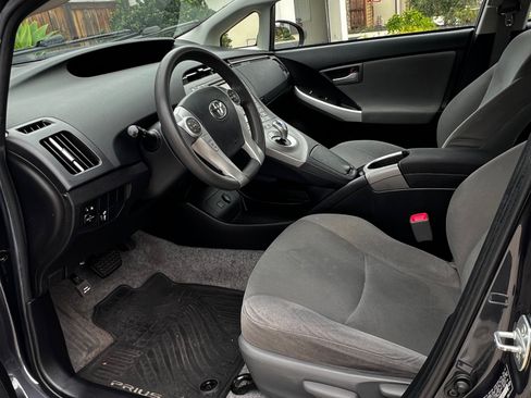 Used 2013 Toyota Prius Two image 11