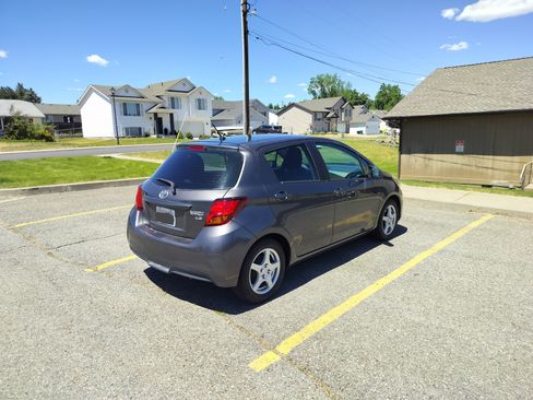Used 2015 Toyota Yaris LE FWD image 5