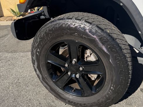 Used 2021 Jeep Wrangler Unlimited Sahara image 8