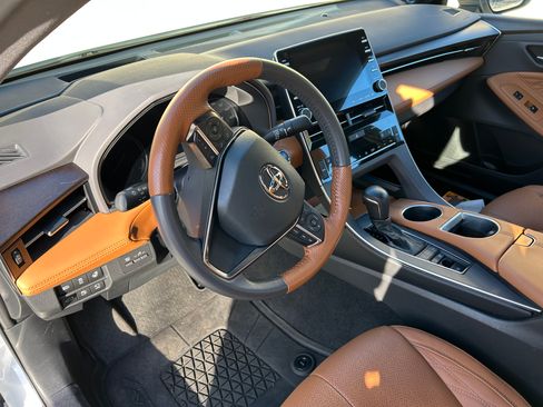Used 2022 Toyota Avalon Limited image 8