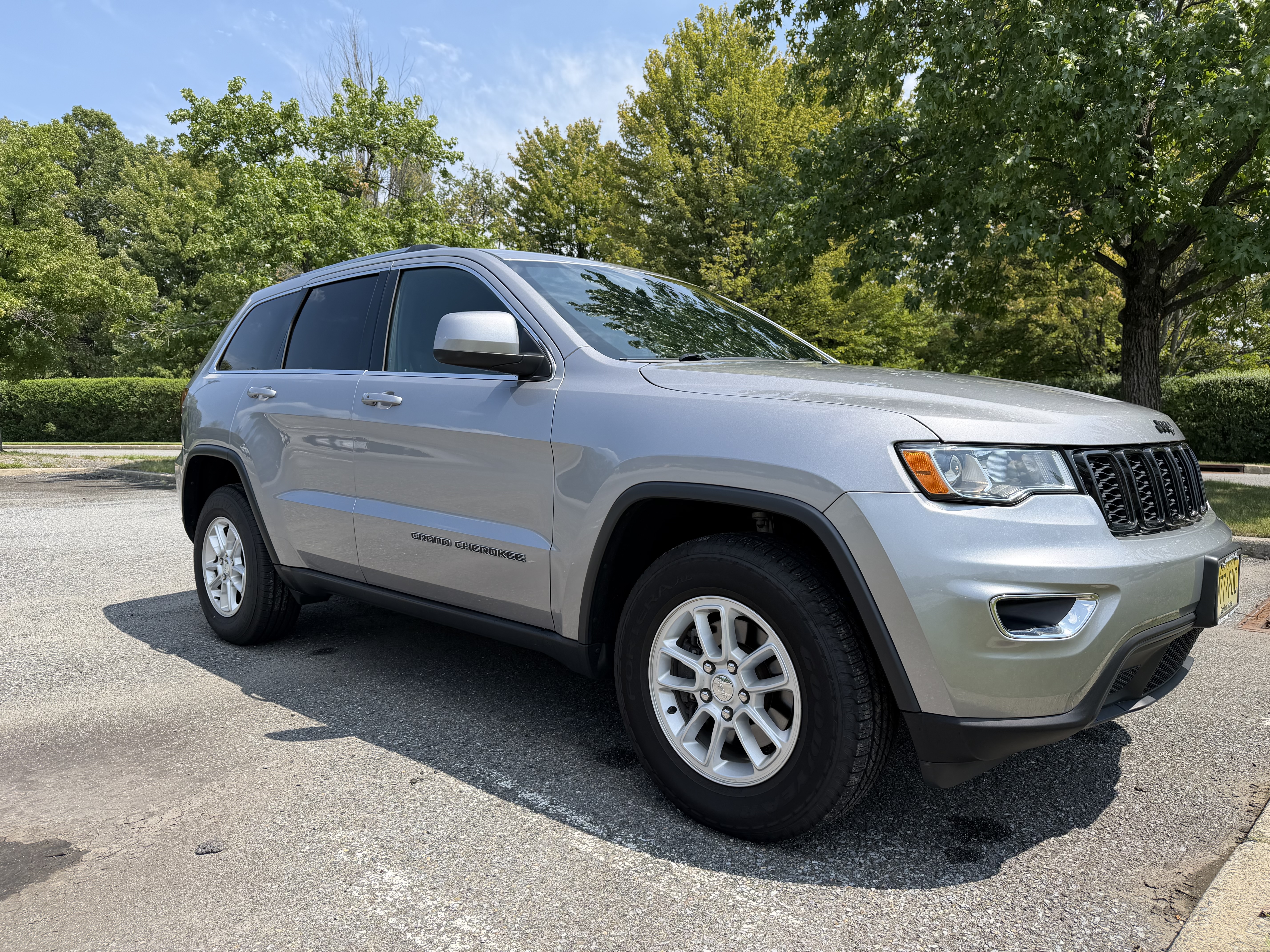 Used 2020 Jeep Grand Cherokee Laredo AWD/4WD image 1