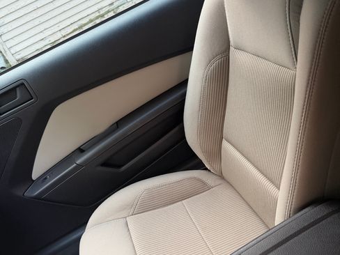 Used 2013 Ford Mustang Coupe RWD image 13