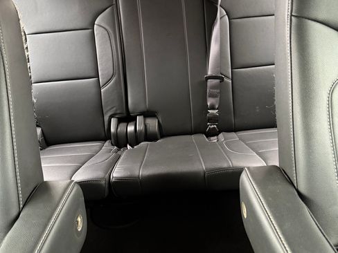 Used 2017 Chevrolet Suburban LT image 10