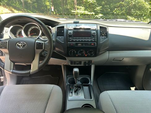 Used 2012 Toyota Tacoma PreRunner w/ Convenience Pkg RWD image 10