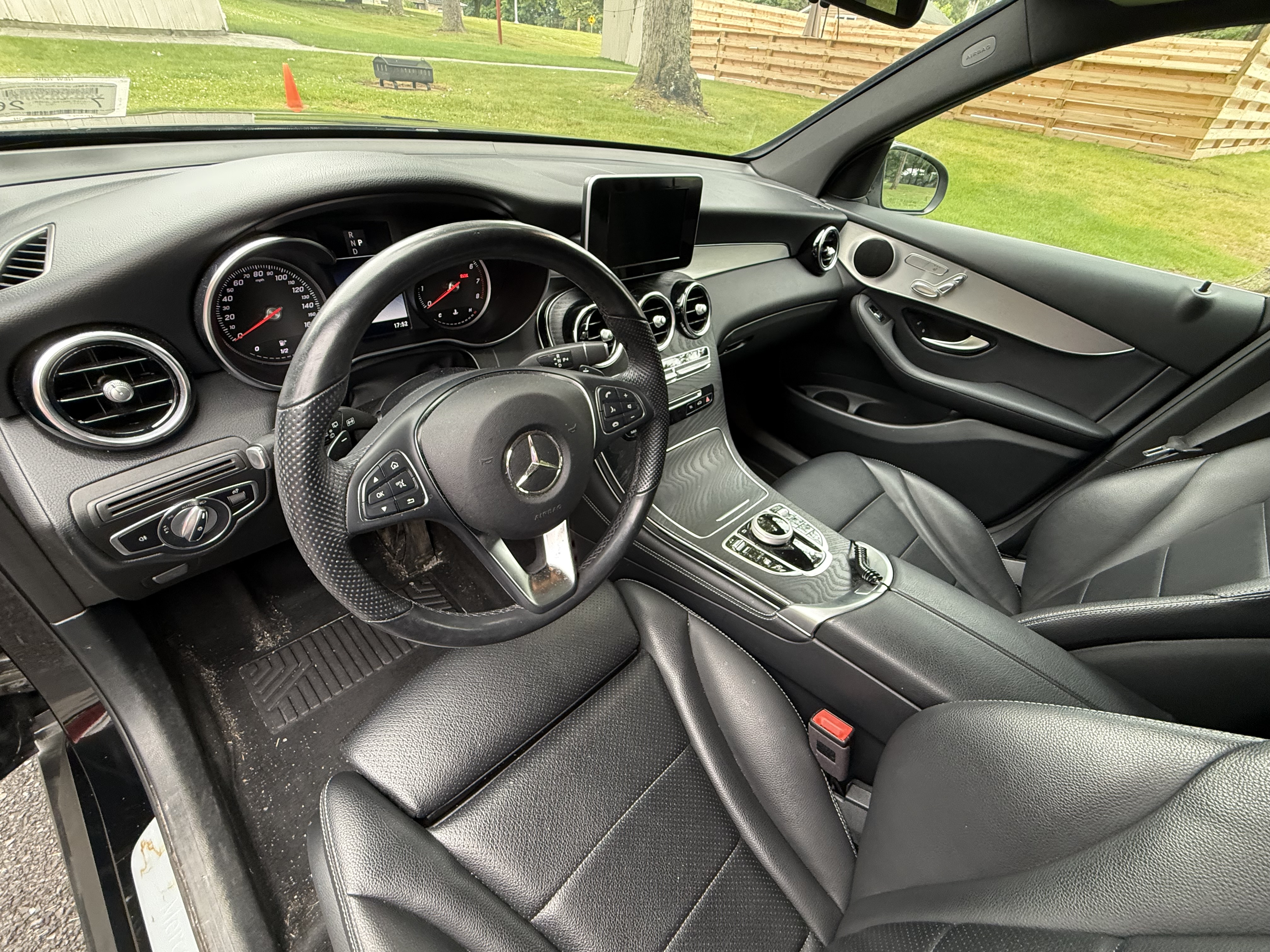 Used 2019 Mercedes-Benz GLC 300 4MATIC image 11