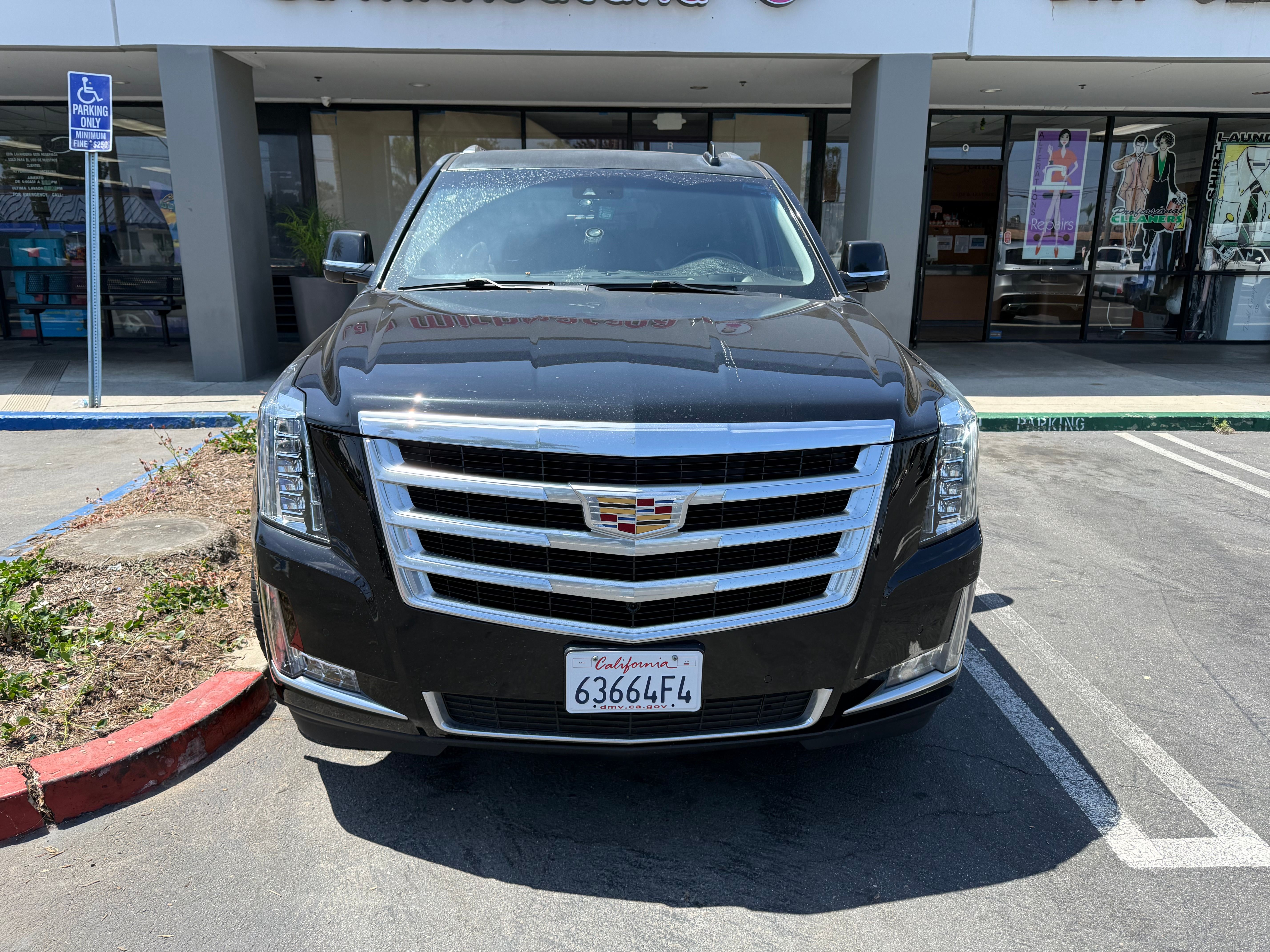 Used 2018 Cadillac Escalade ESV Luxury RWD image 5