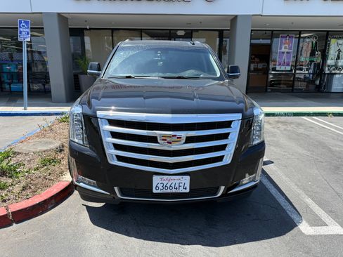 Used 2018 Cadillac Escalade ESV Luxury RWD image 5
