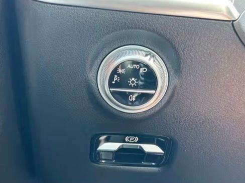 Used 2024 Mercedes-Benz C 300 Sedan image 12