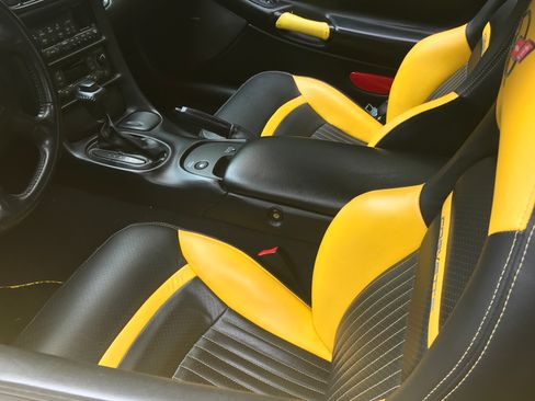 Used 2004 Chevrolet Corvette Convertible w/ Preferred Equipment Group image 2