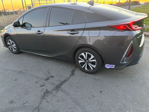 Used 2019 Toyota Prius Prime Advanced image 2