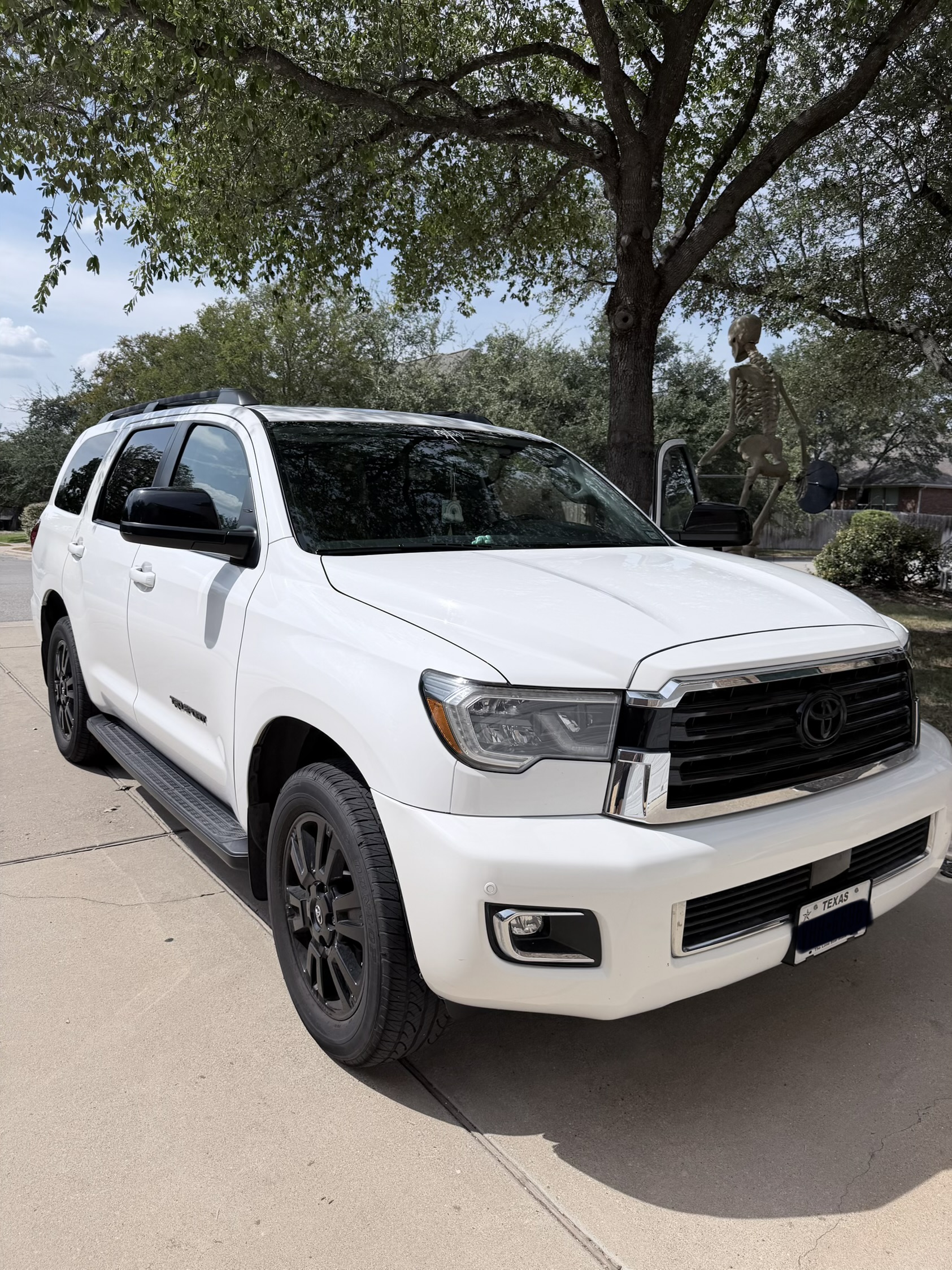 Used 2021 Toyota Sequoia TRD Sport w/ TRD Sport Premium Package RWD image 4
