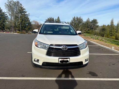 Used 2016 Toyota Highlander Limited Platinum image 2