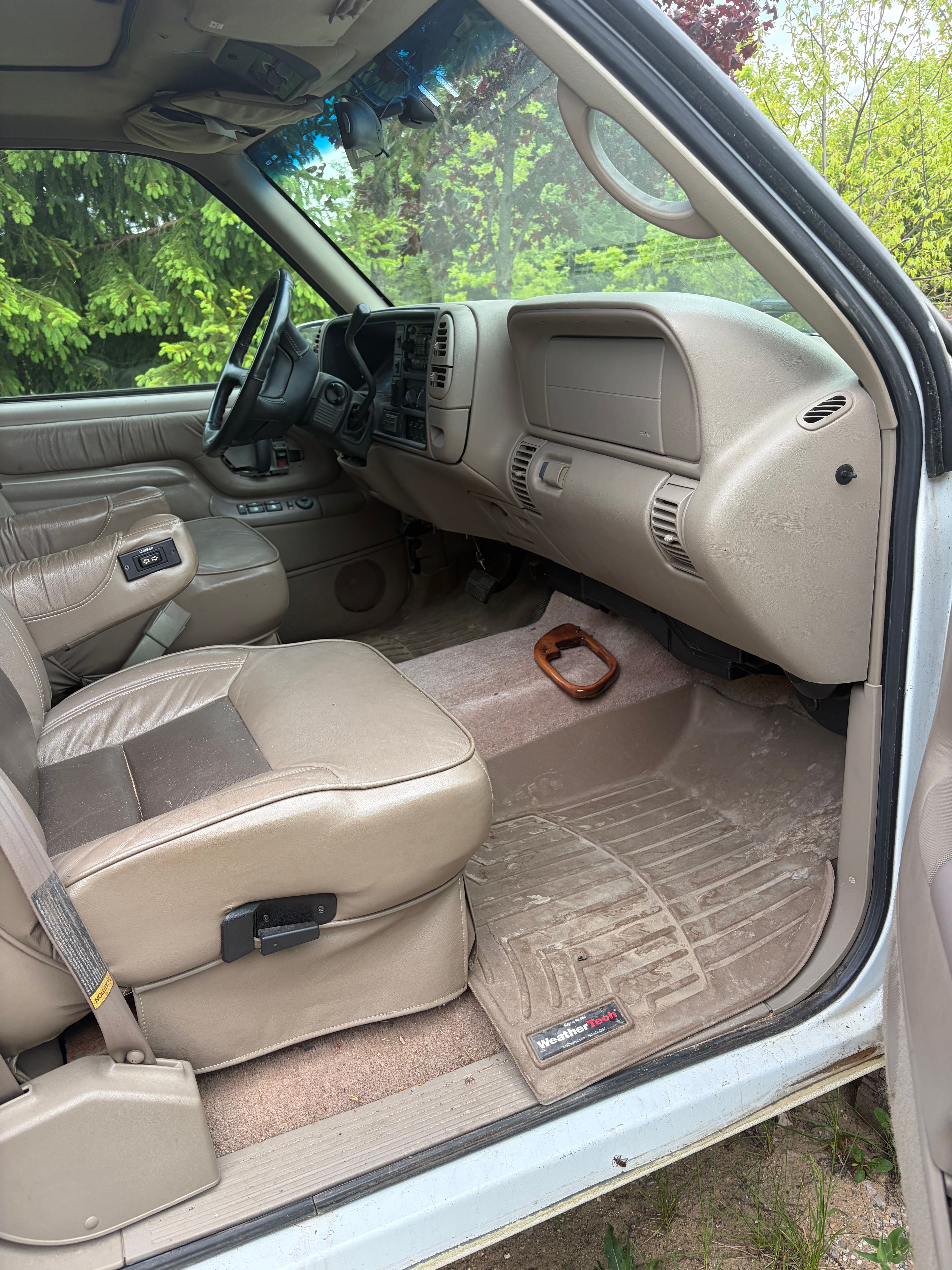 Used 1997 GMC Suburban 2500 AWD/4WD image 6