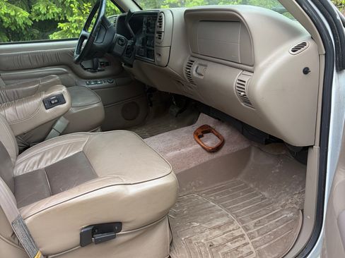 Used 1997 GMC Suburban 2500 AWD/4WD image 6