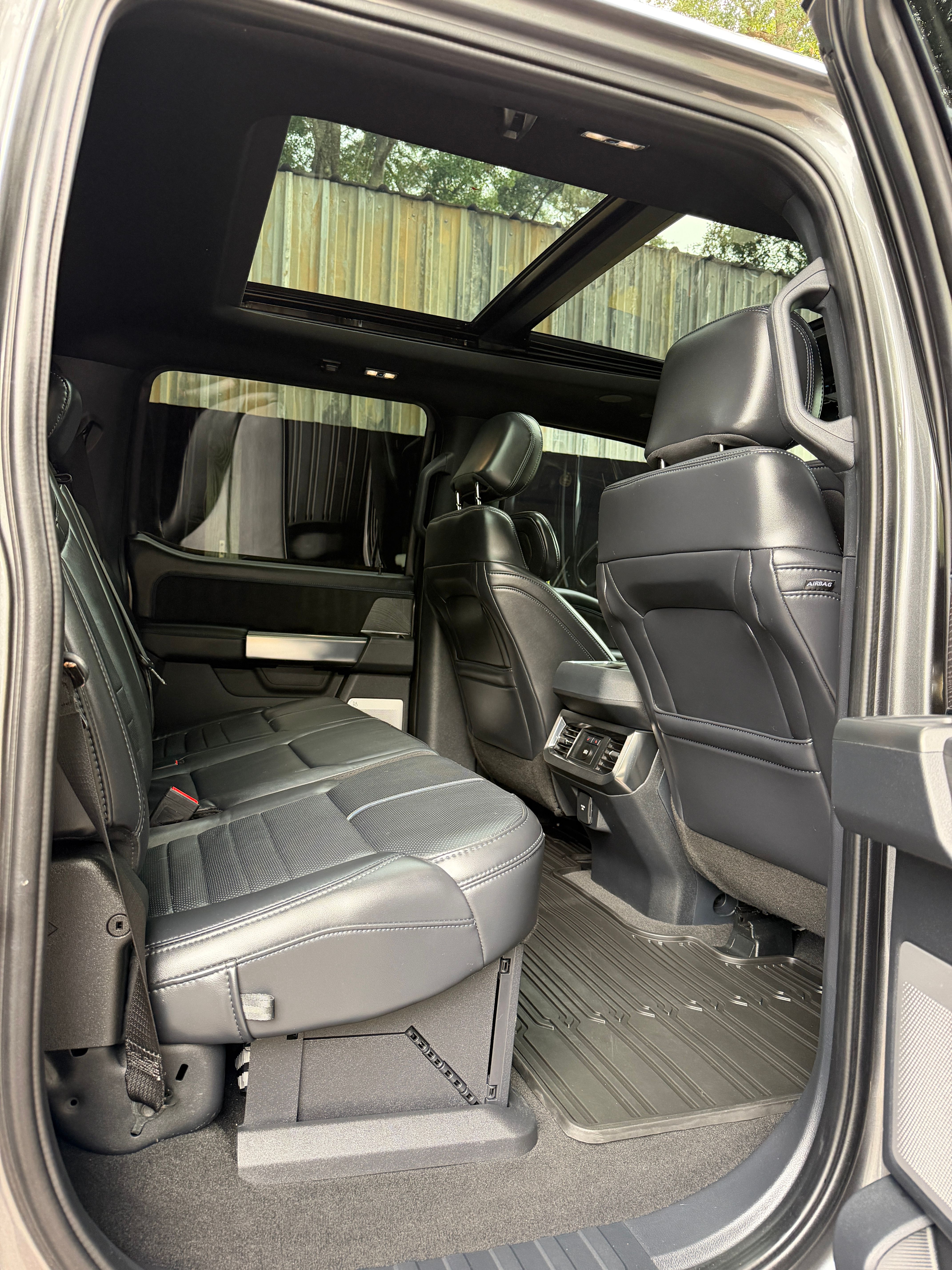 Used 2025 Ford F350 Platinum w/ Tremor Off-Road Package AWD/4WD image 9