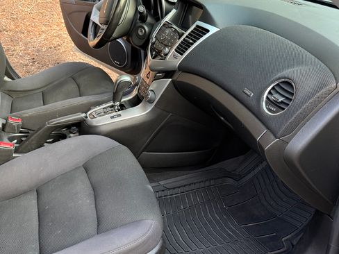 Used 2014 Chevrolet Cruze LT w/ All-Star Edition image 27