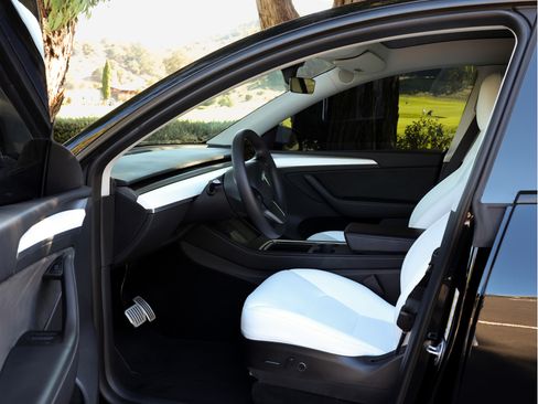 Used 2022 Tesla Model Y Performance image 10