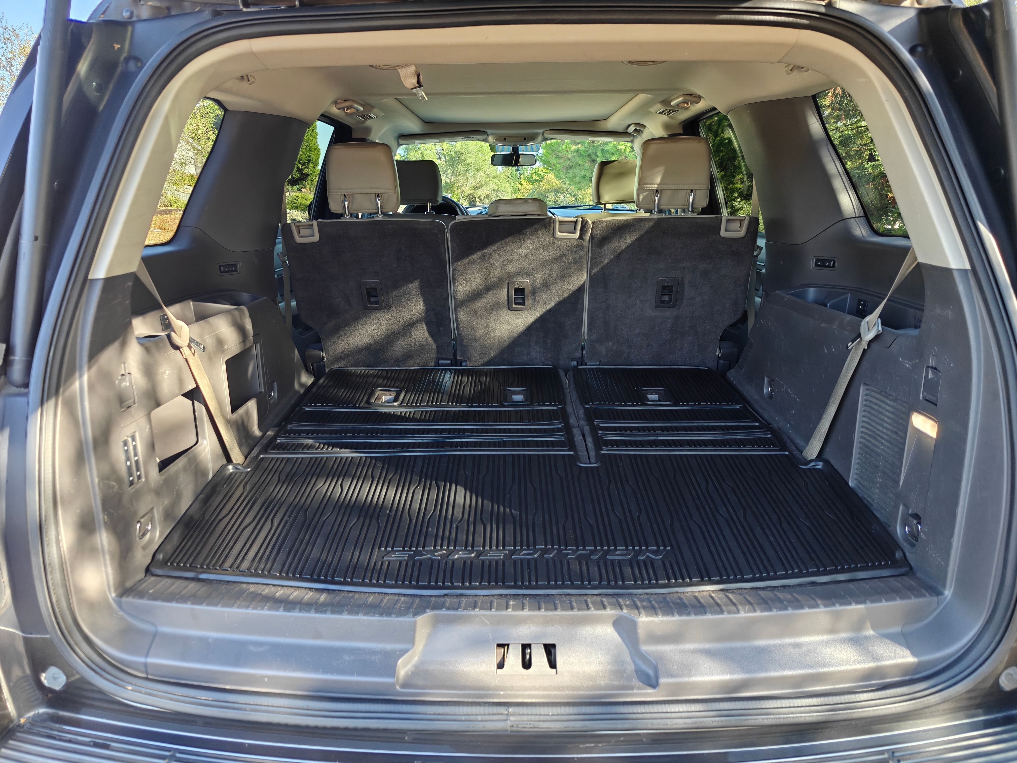 Used 2018 Ford Expedition XLT w/ Equipment Group 202A AWD/4WD image 19