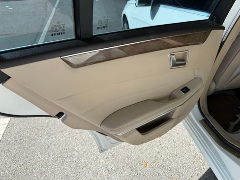 Used 2014 Mercedes-Benz E 350 Sedan image 22