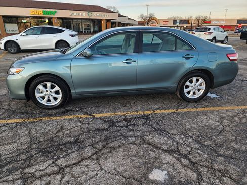 Used 2010 Toyota Camry LE image 2