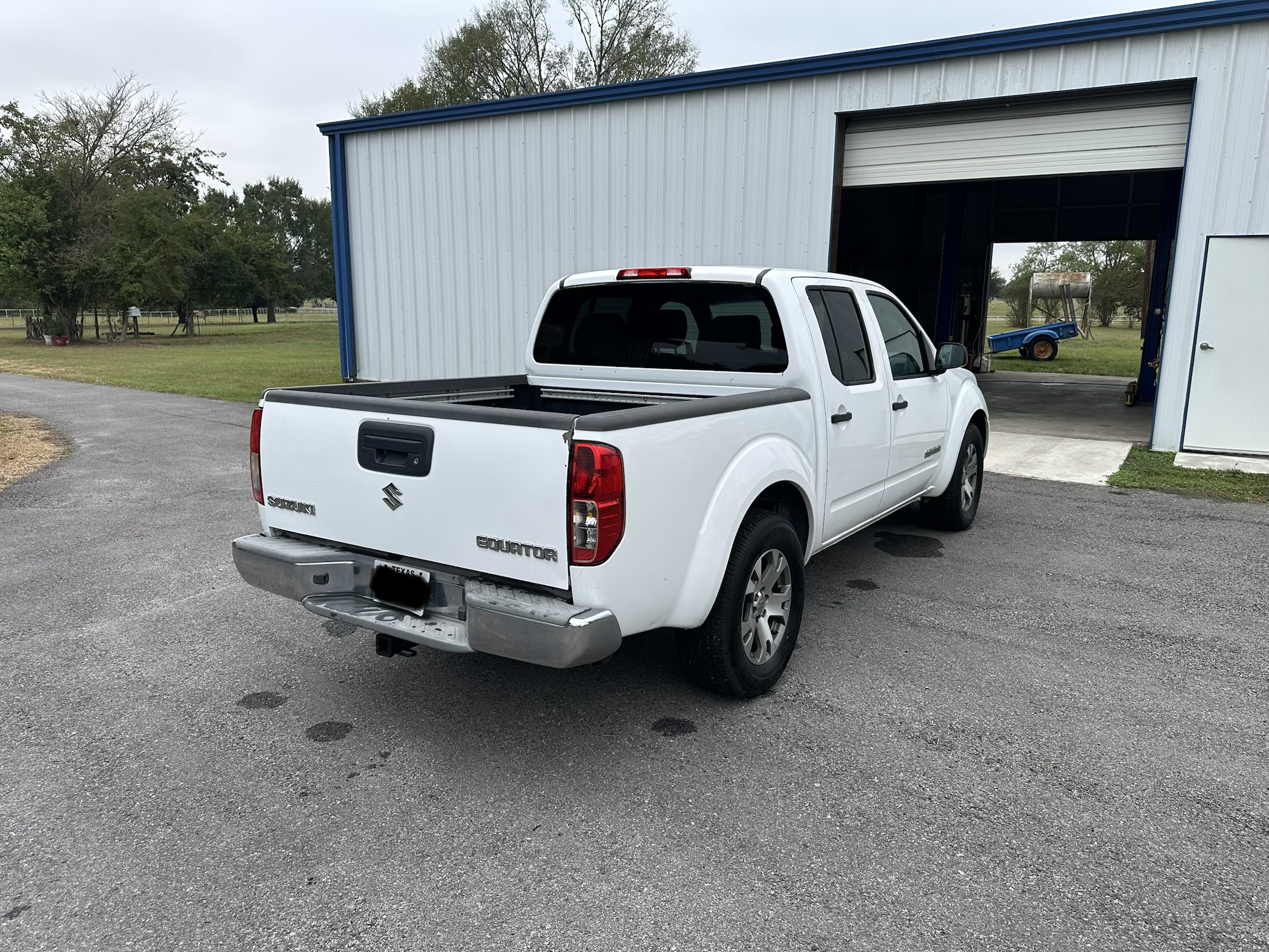 Used 2010 Suzuki Equator Sport RWD image 2