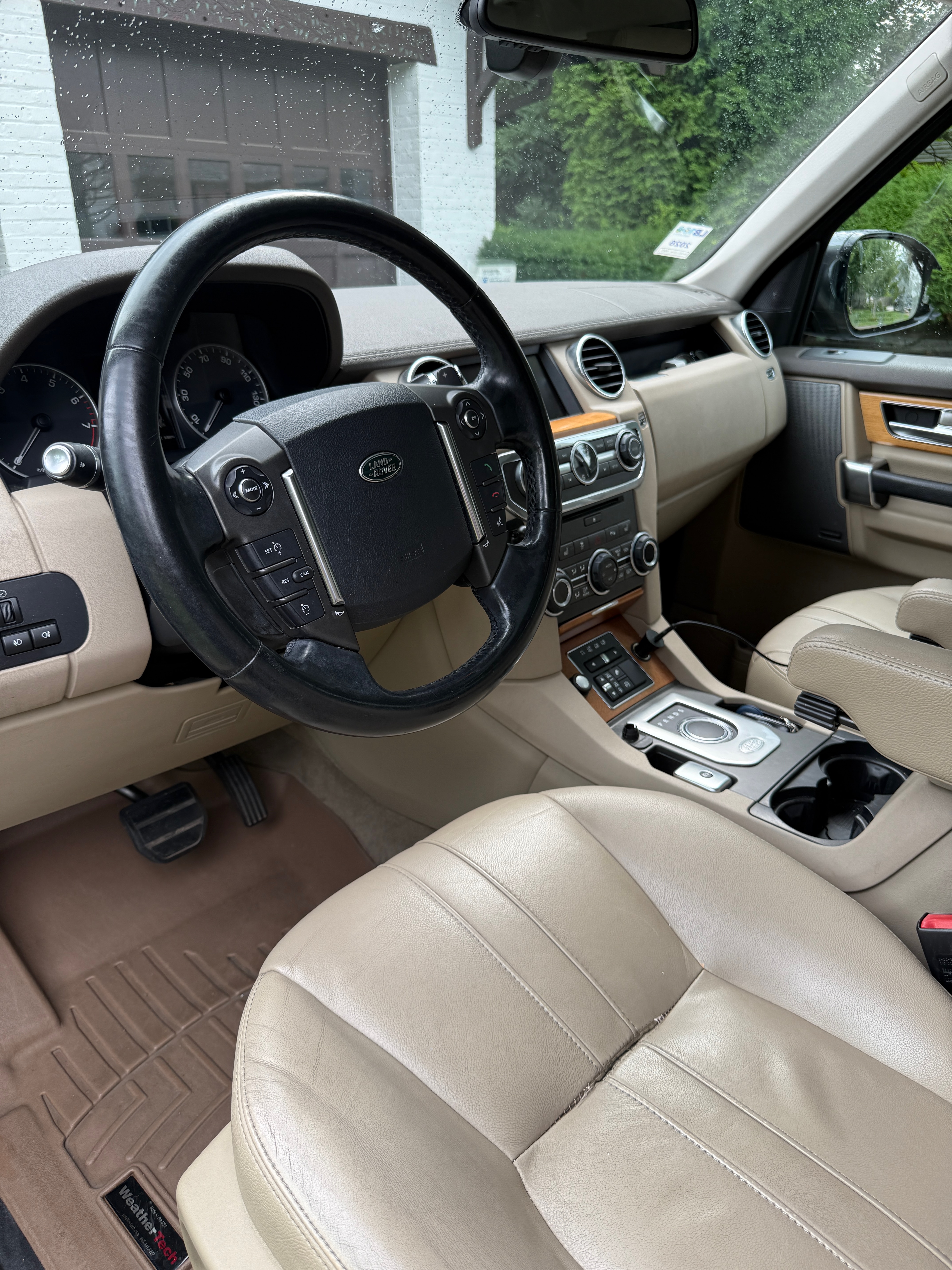Used 2015 Land Rover LR4 HSE AWD/4WD image 18