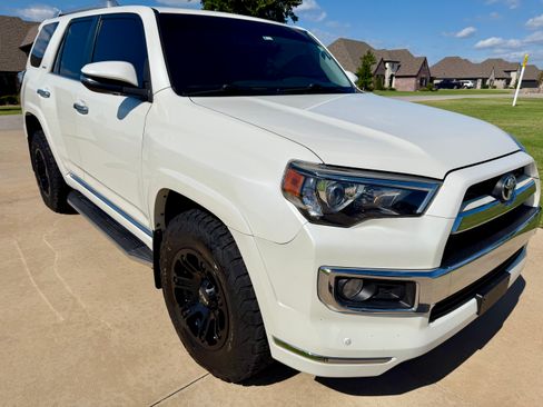 Used 2017 Toyota 4Runner Limited AWD/4WD image 4