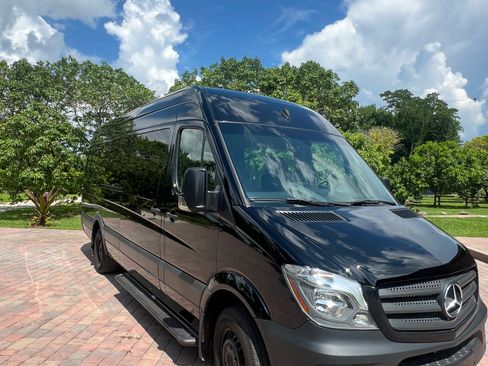 Used 2017 Mercedes-Benz Sprinter 3500 image 1