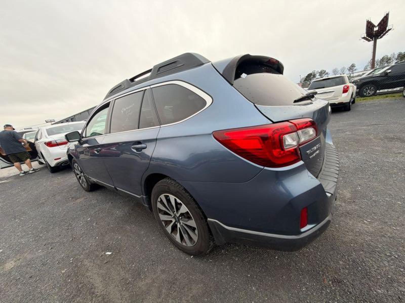 Used 2017 Subaru Outback 2.5i Limited AWD/4WD image 9